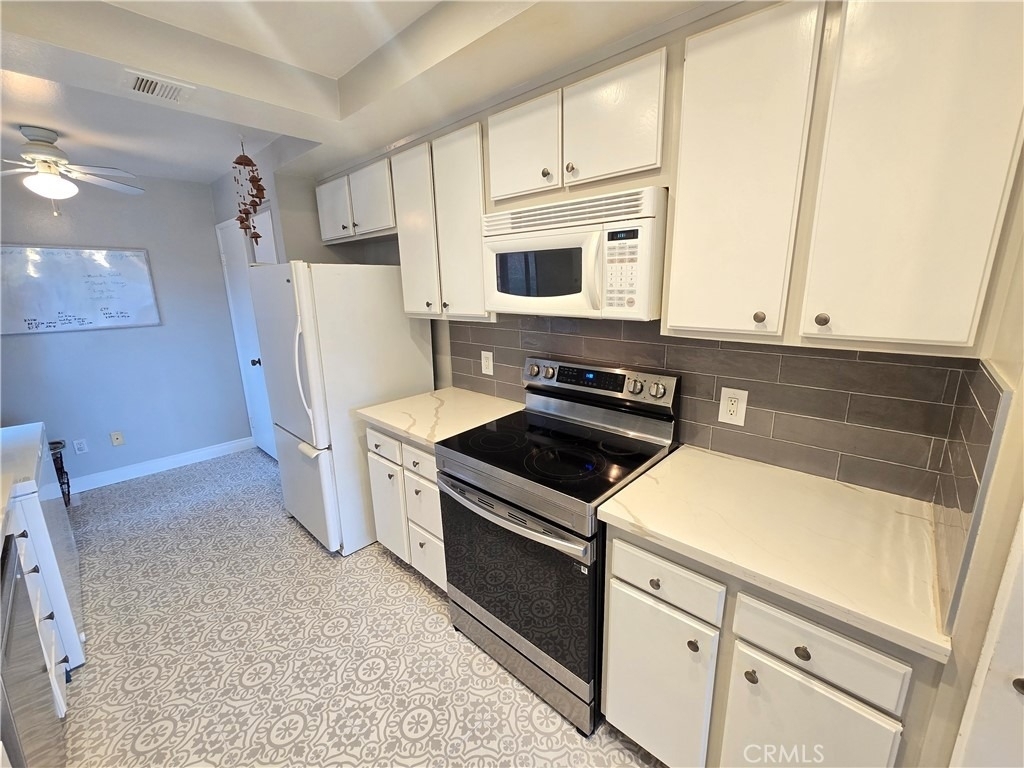 8828 Pershing - Photo 5