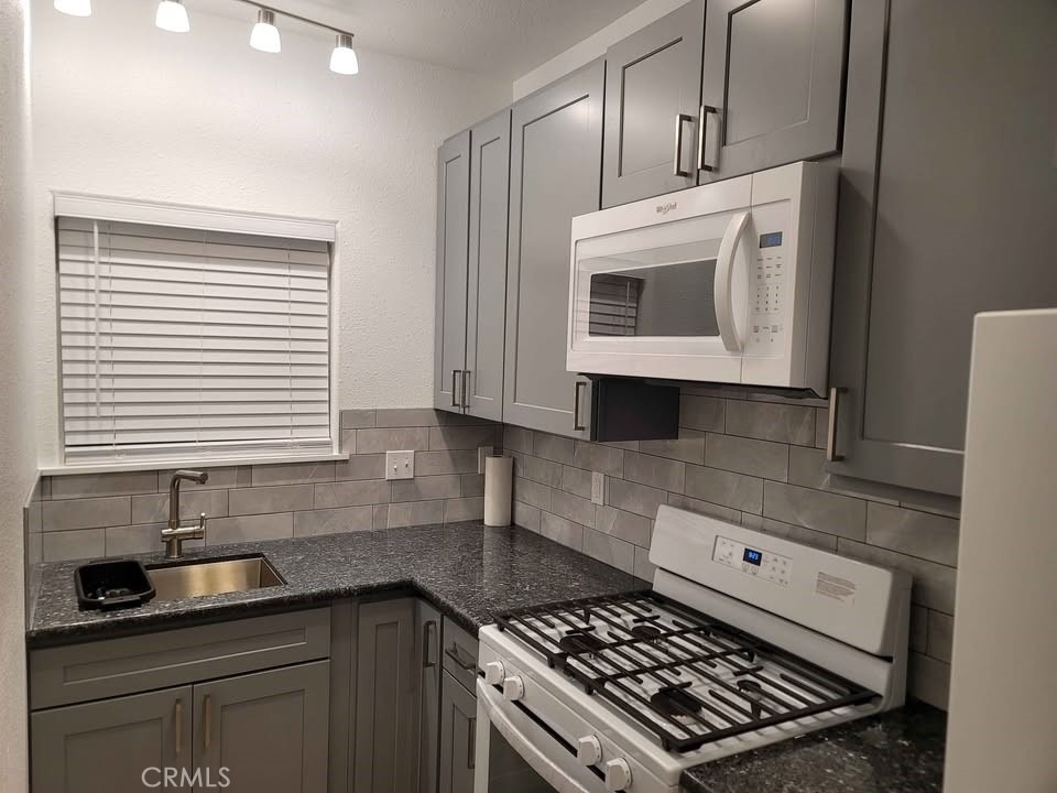 1711 Adler Court - Photo 5