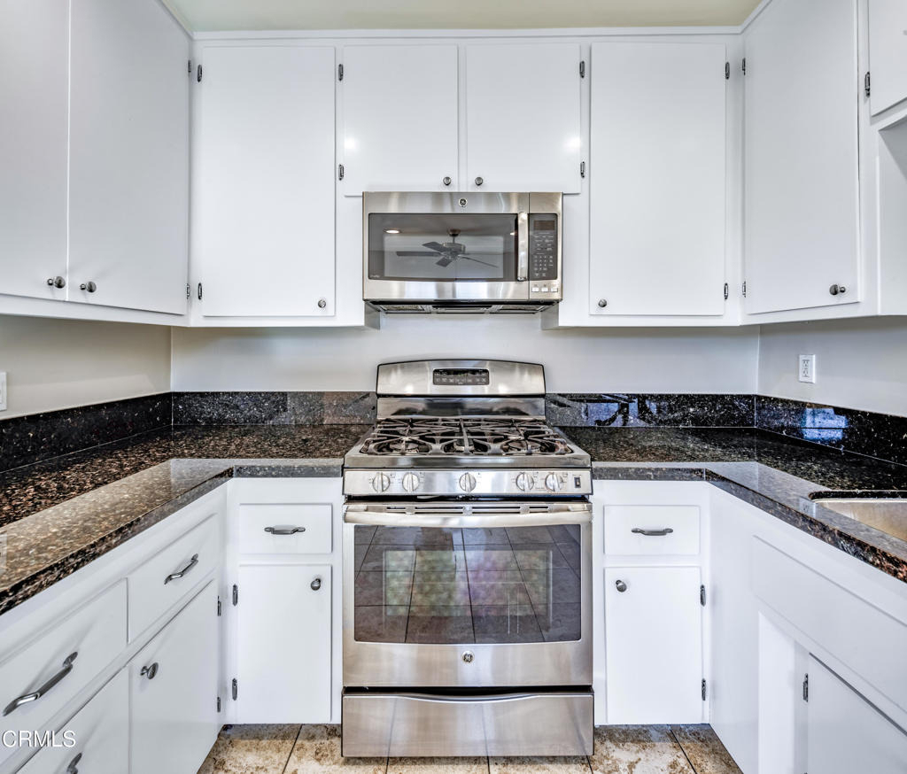 590 N Los Robles Avenue - Photo 3