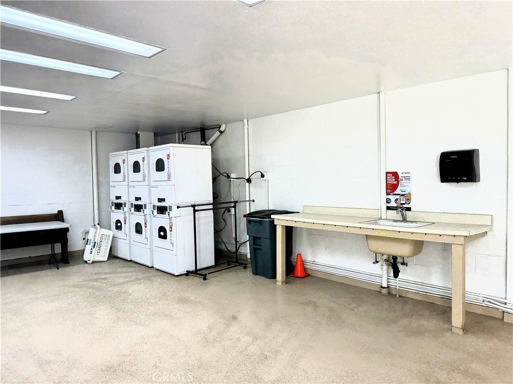 711 Pacific Coast - Photo 22