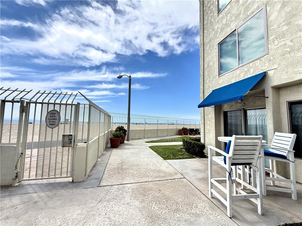 711 Pacific Coast - Photo 2