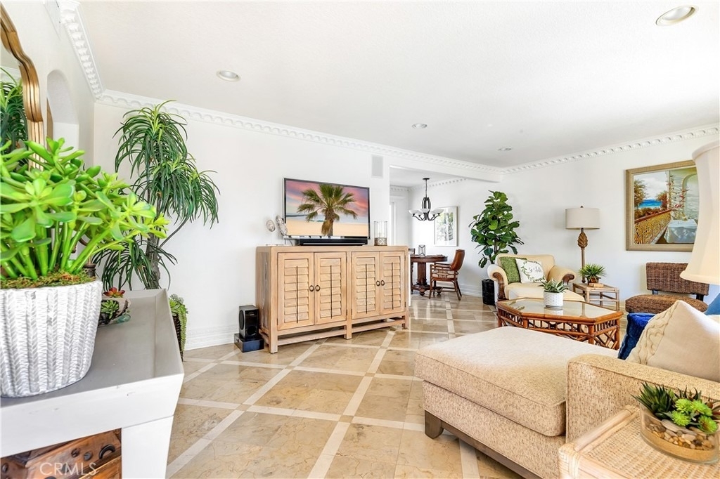 329 Marguerite Avenue - Photo 3