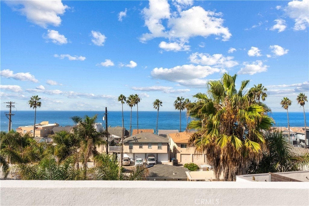 215 Oceanside Blvd - Photo 2