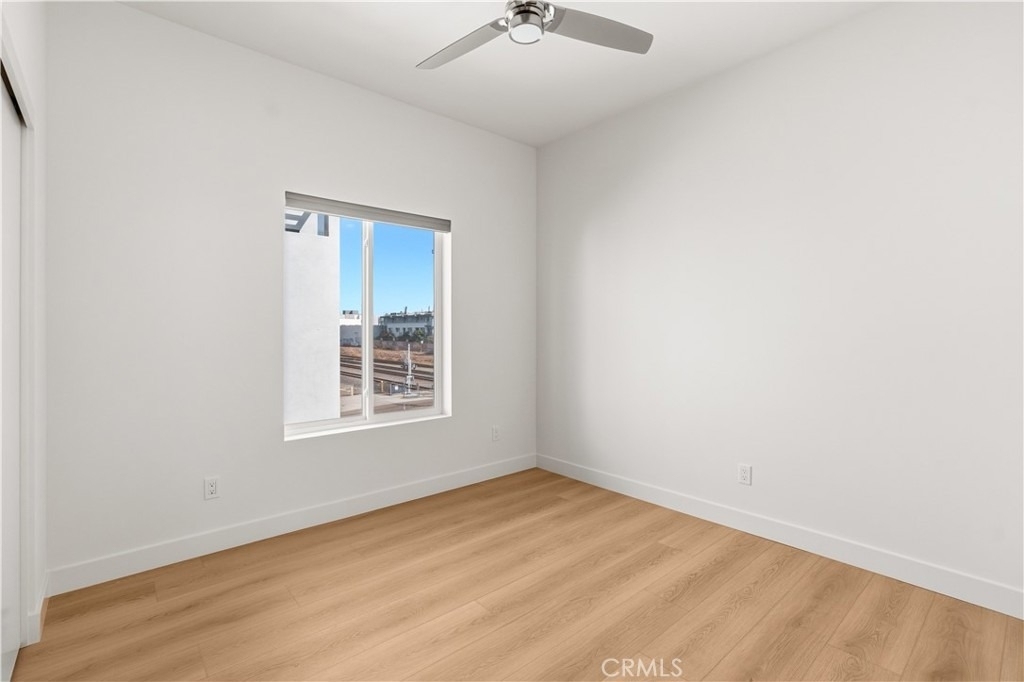 215 Oceanside Blvd - Photo 9