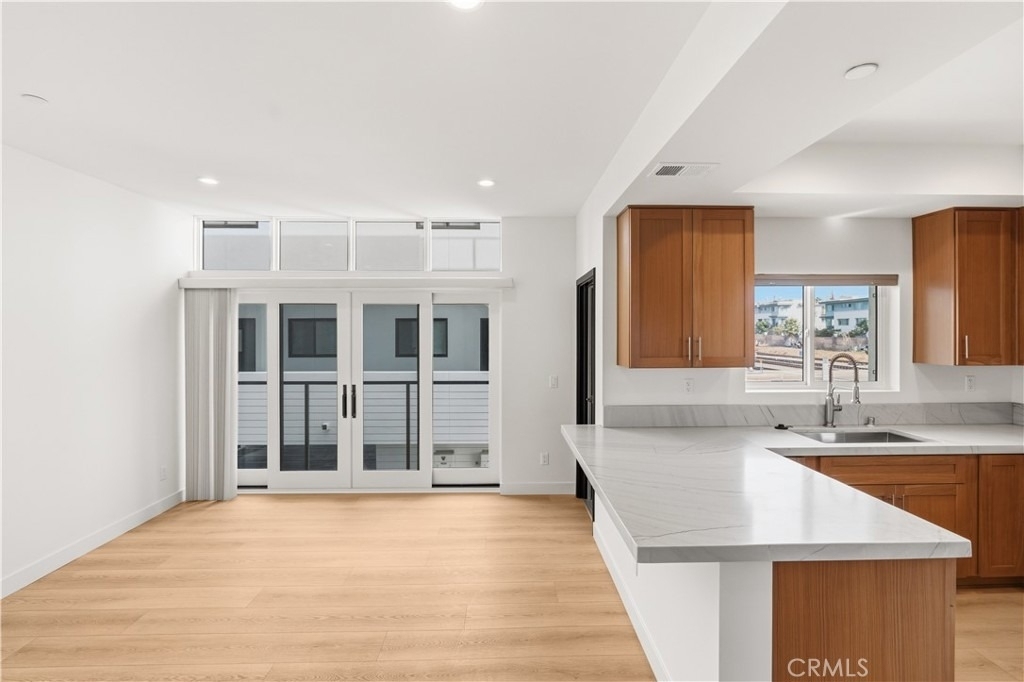 215 Oceanside Blvd - Photo 5