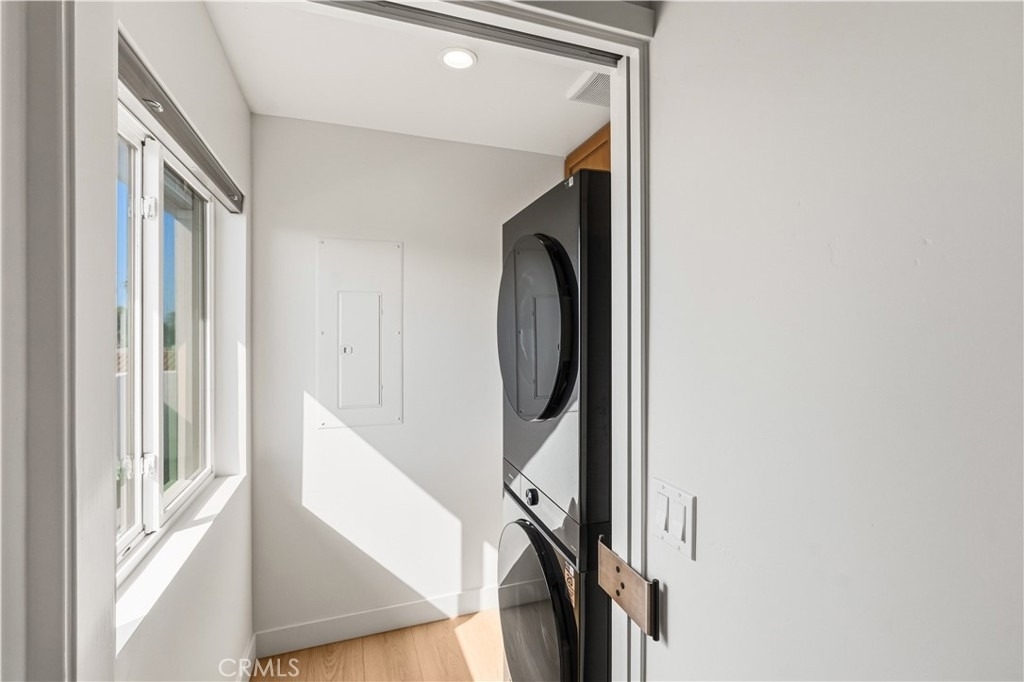 215 Oceanside Blvd - Photo 6