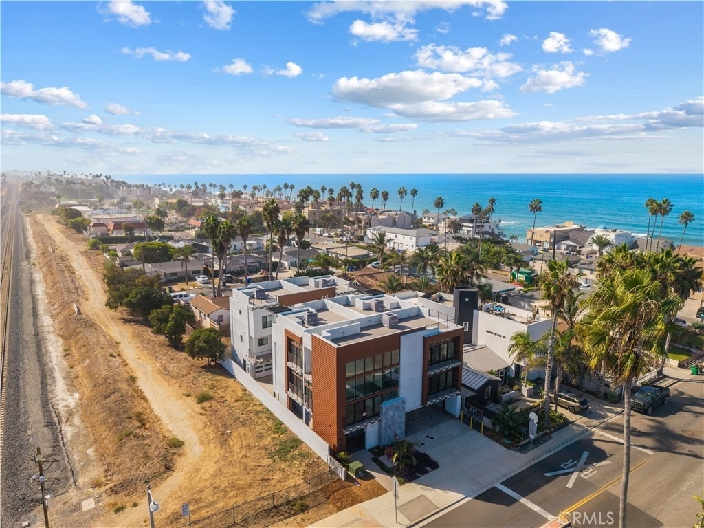 215 Oceanside Blvd - Photo 0