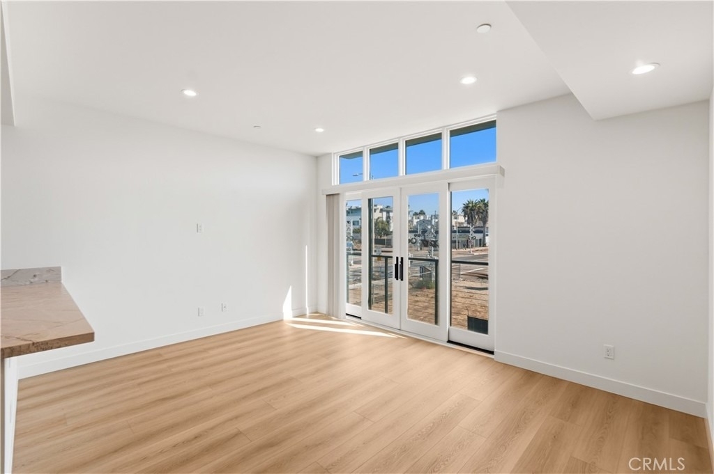215 Oceanside Blvd - Photo 5