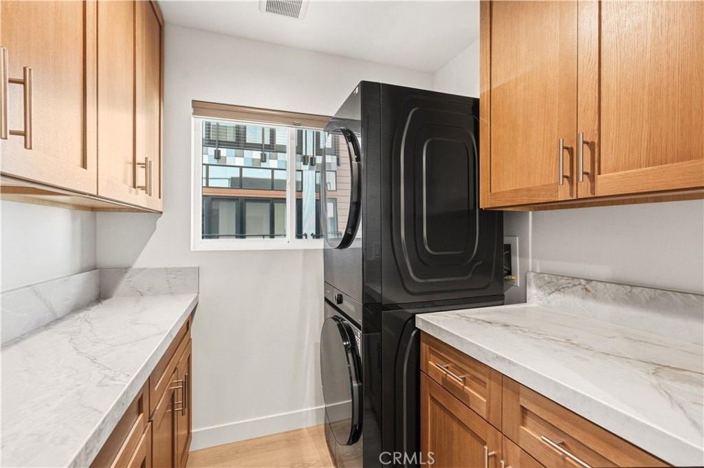 215 Oceanside Blvd - Photo 7