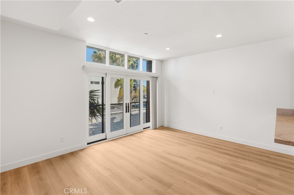 215 Oceanside Blvd - Photo 5