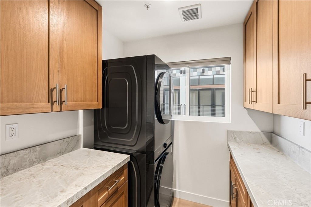 215 Oceanside Blvd - Photo 13