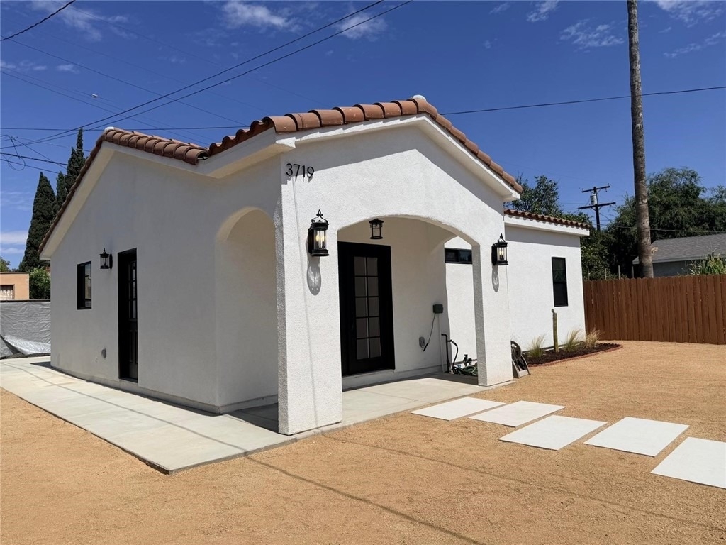 3719 Briscoe - Photo 1