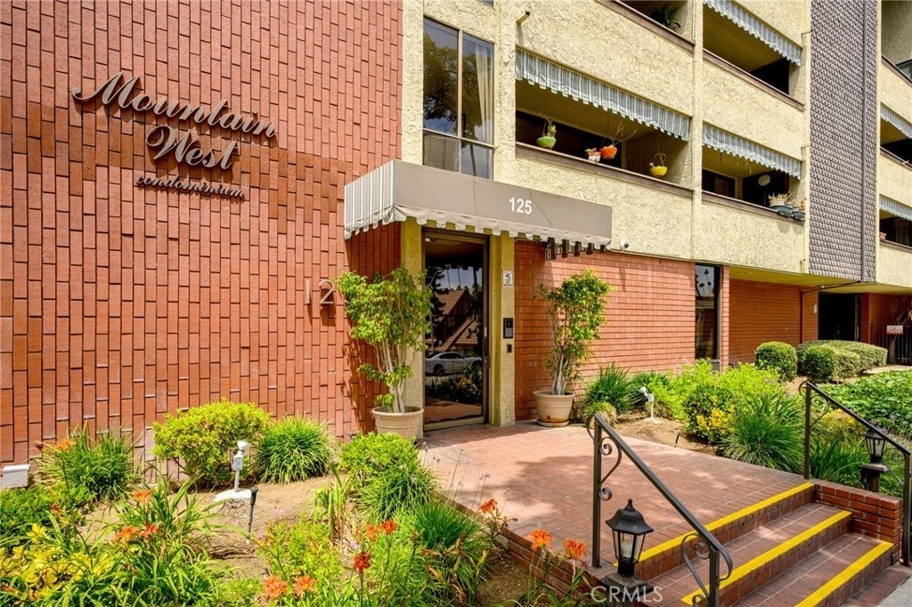 125 W Mountain Street - Photo 1
