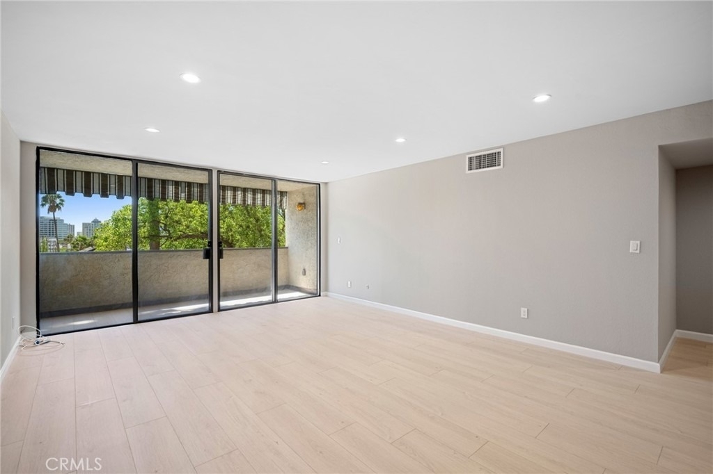 125 W Mountain Street - Photo 7