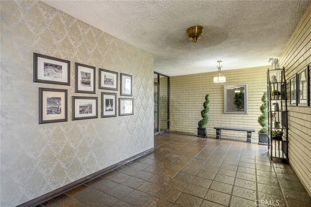 125 W Mountain Street - Photo 27