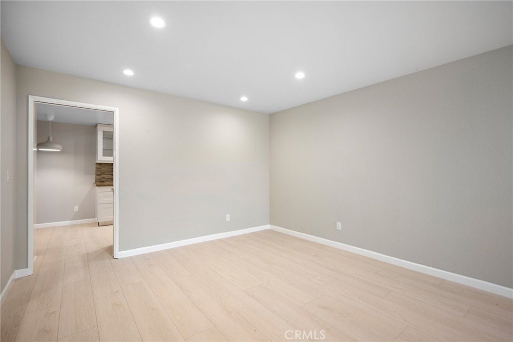 125 W Mountain Street - Photo 11
