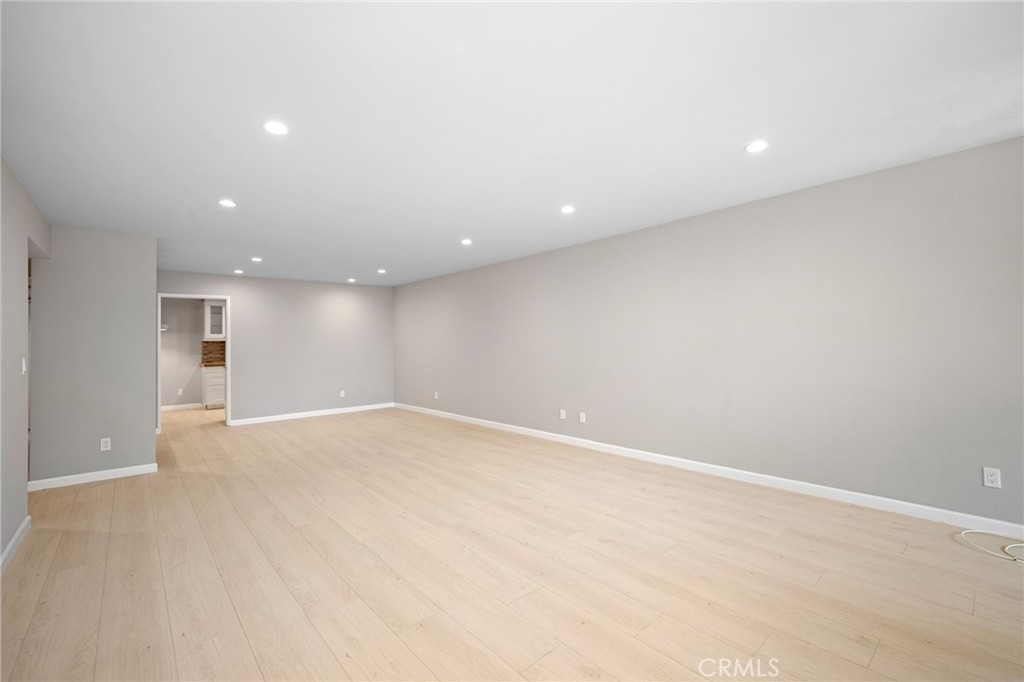 125 W Mountain Street - Photo 5