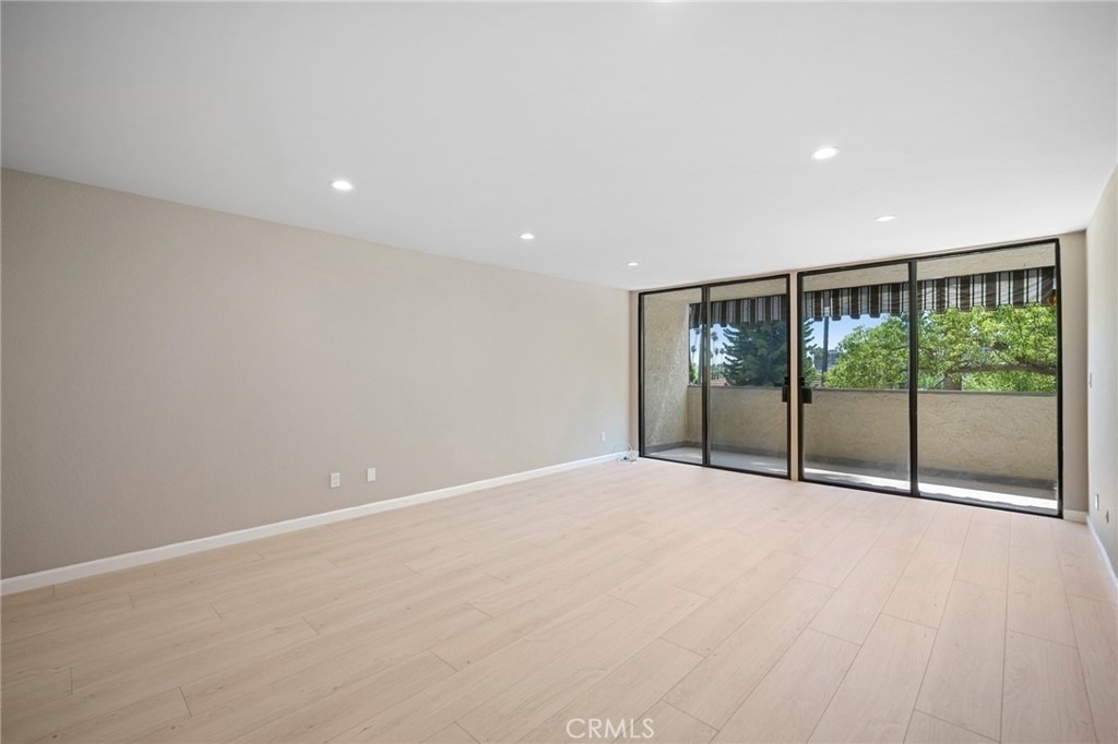 125 W Mountain Street - Photo 4