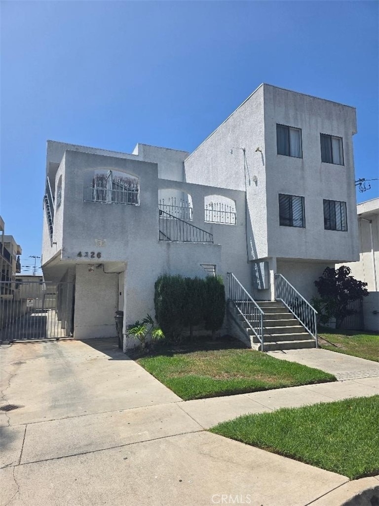 4326 W 142nd Street - Photo 1