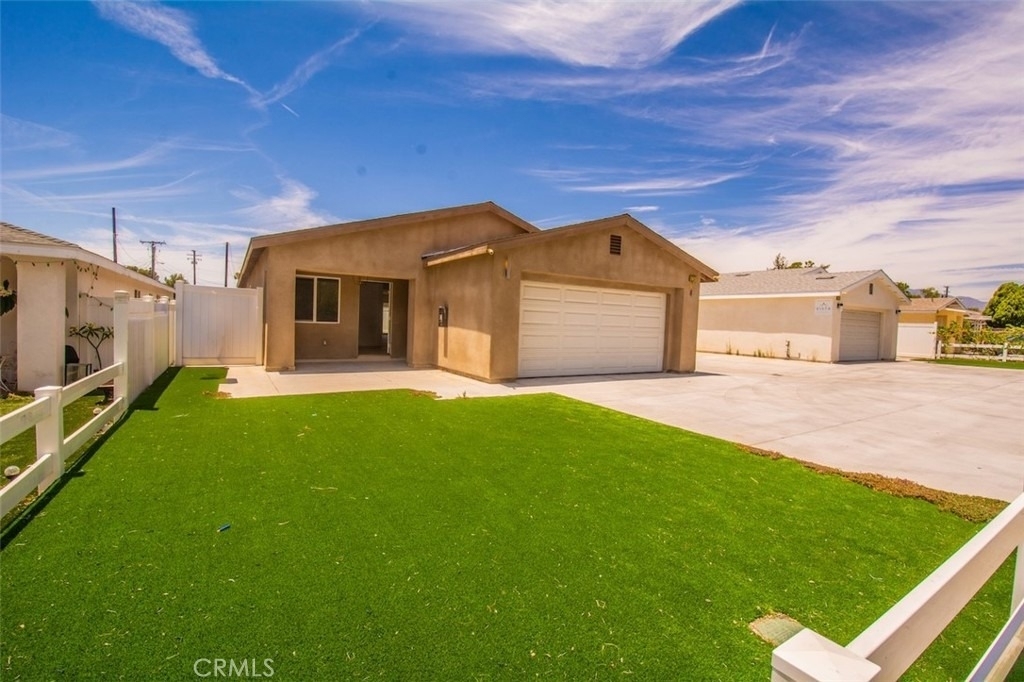 8258 Bennett Avenue - Photo 2