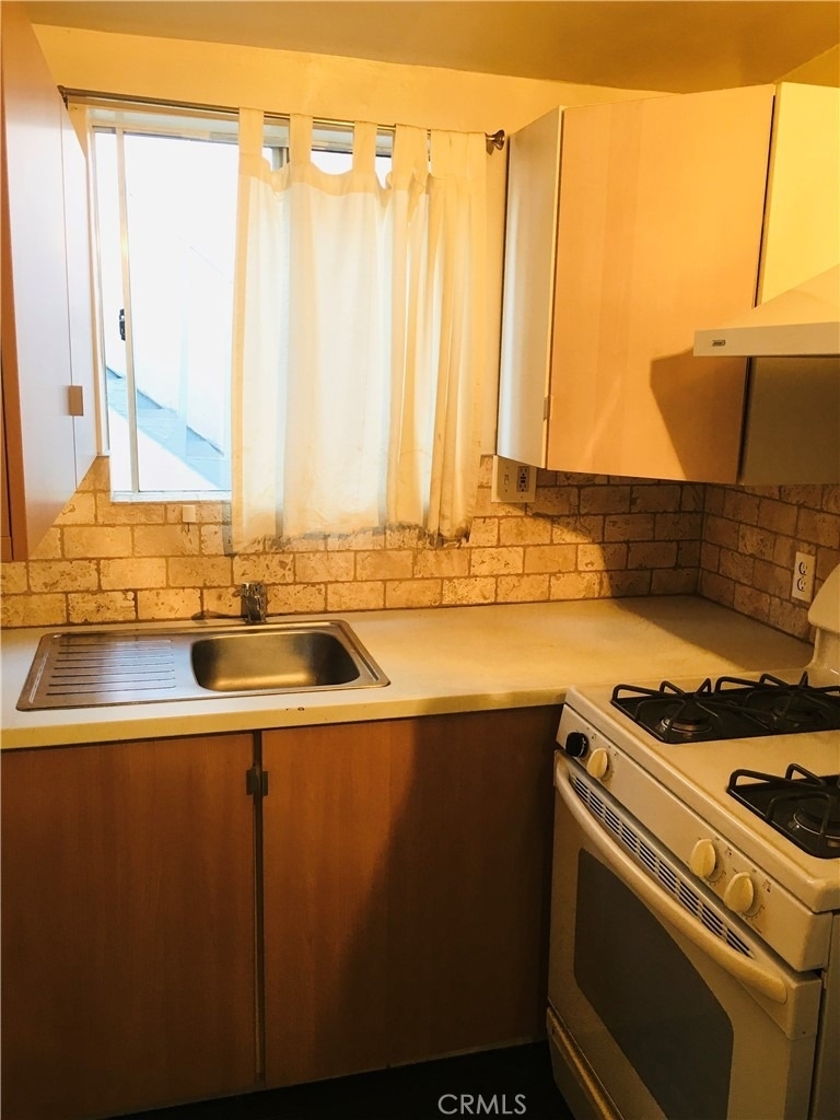 356 1/2 Gless Street - Photo 9