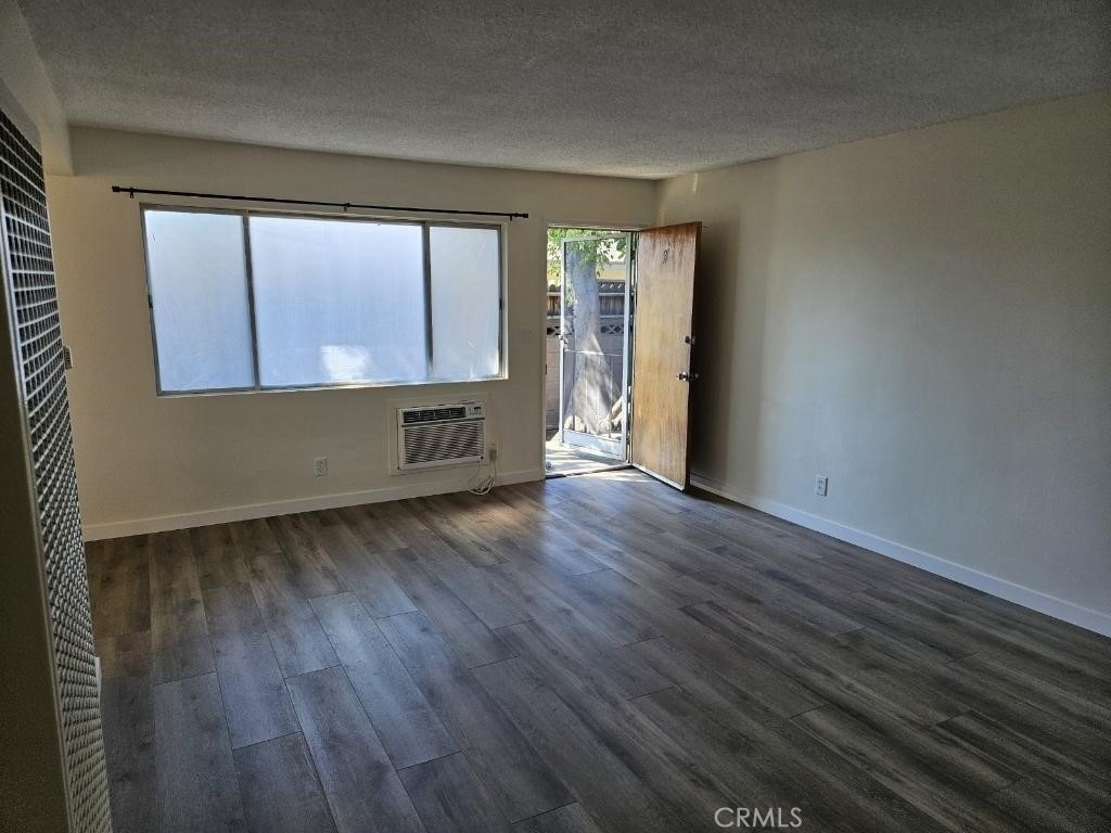 124 W Cherry - Photo 2