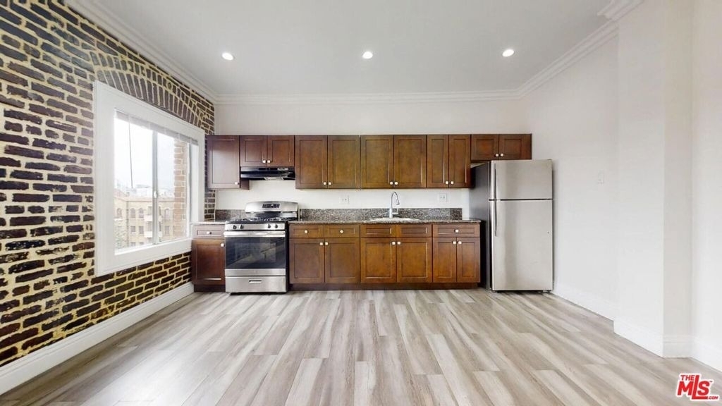 738 New Hampshire Avenue - Photo 4