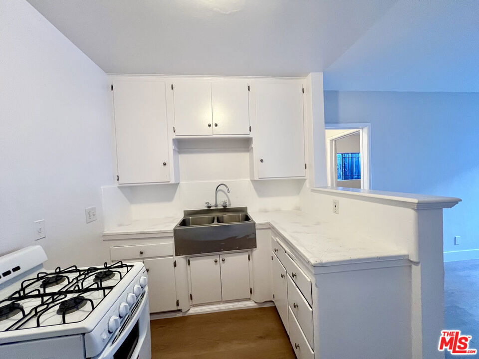 7014 S Western Avenue - Photo 4