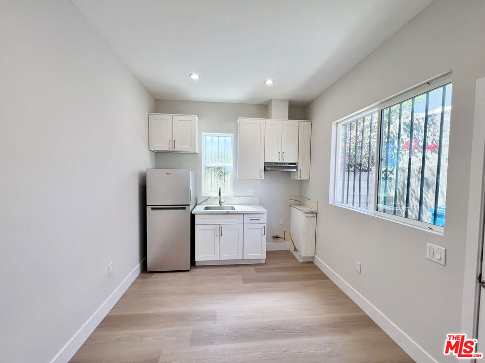 446 W 88th Street - Photo 3