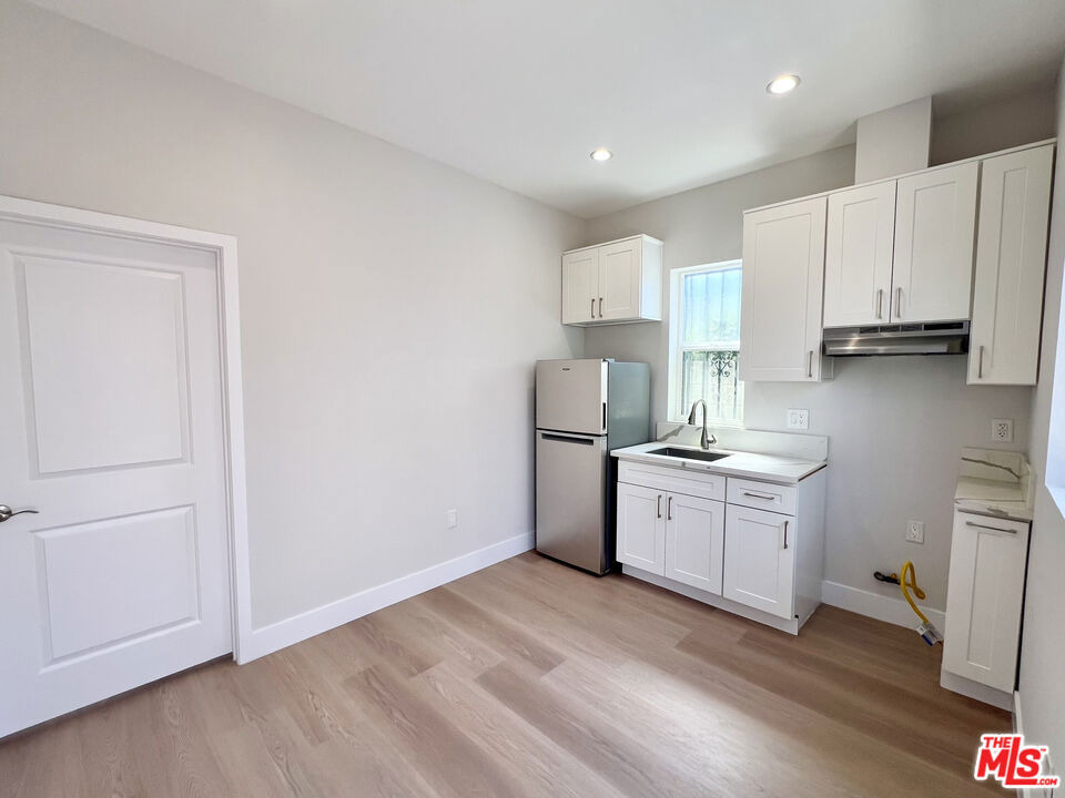 446 W 88th Street - Photo 2