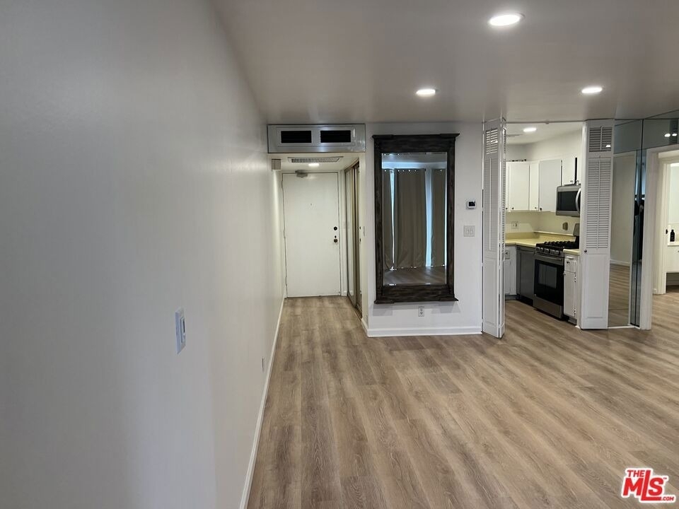 800 W 1st Street - Photo 3
