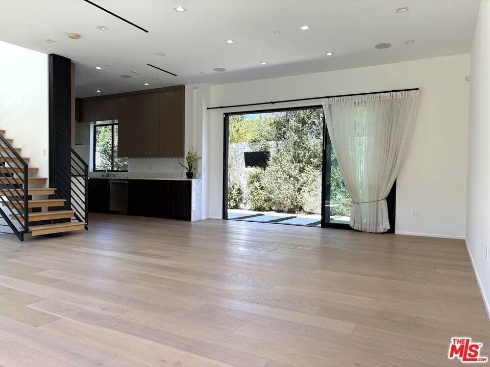 4338 Huntley Avenue - Photo 2
