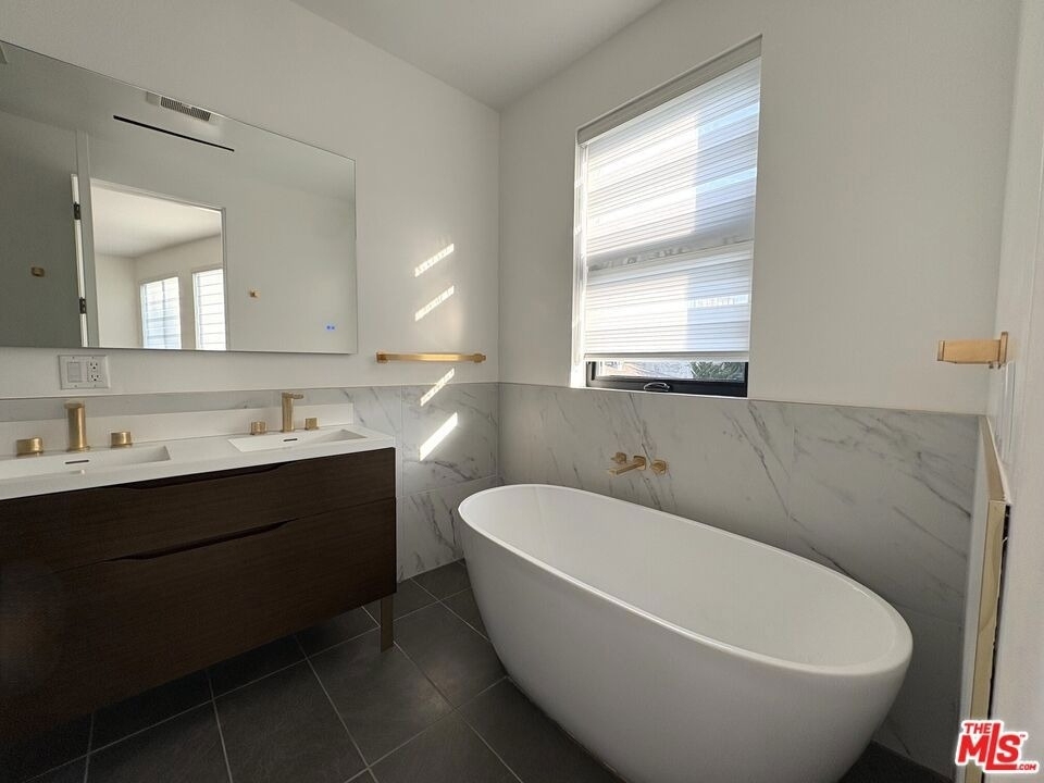 4338 Huntley Avenue - Photo 16