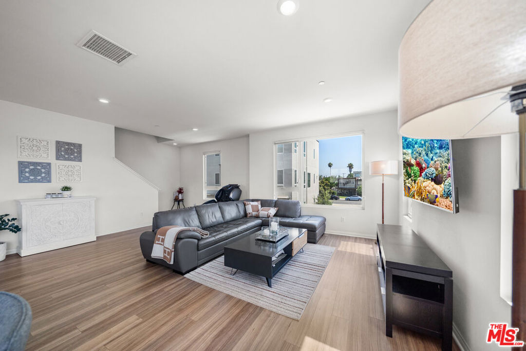 10712 Parrot Avenue - Photo 12