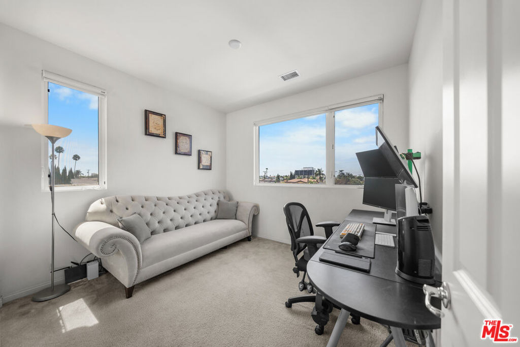 10712 Parrot Avenue - Photo 8