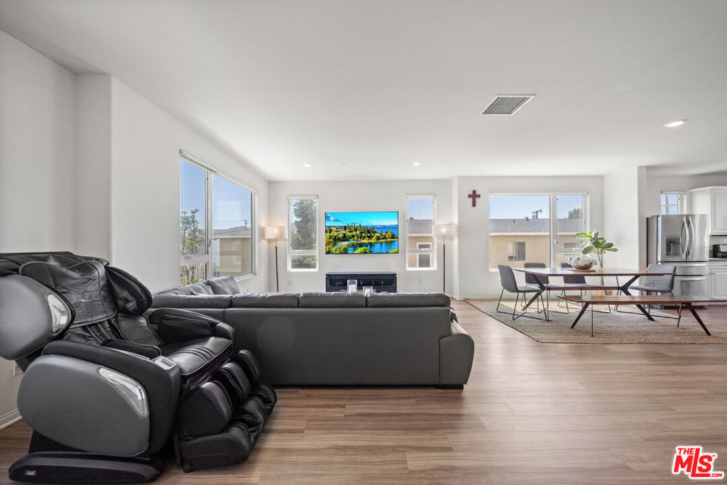 10712 Parrot Avenue - Photo 9