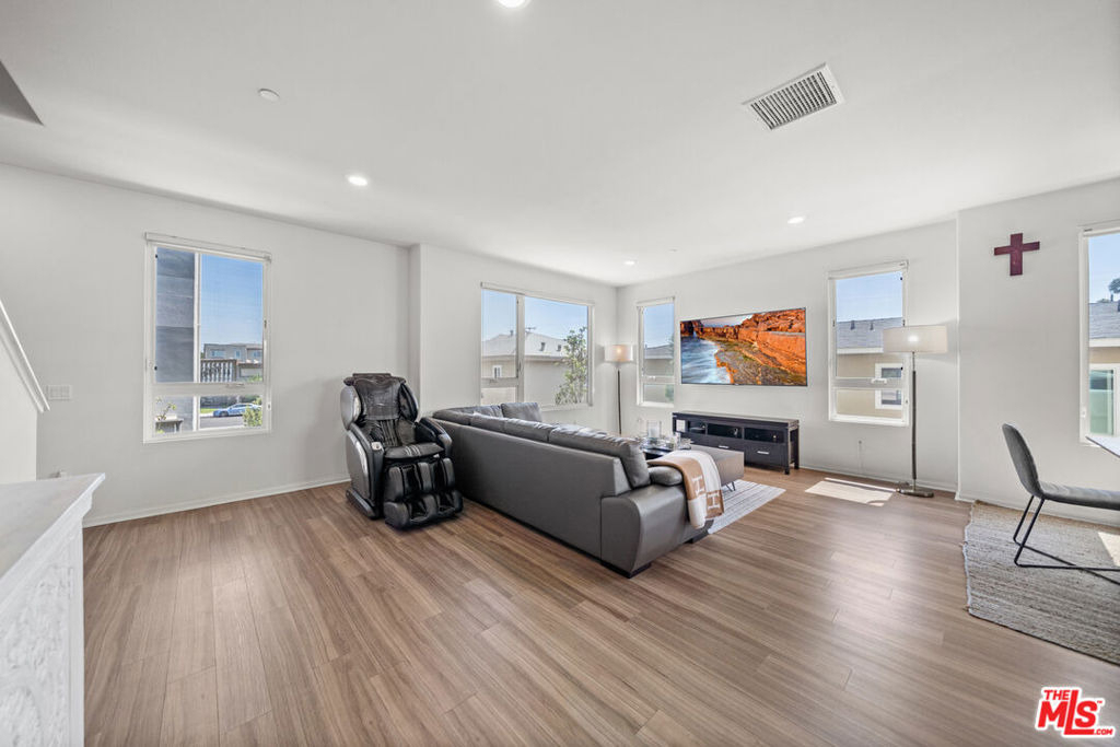 10712 Parrot Avenue - Photo 10
