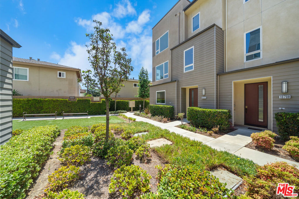 10712 Parrot Avenue - Photo 35