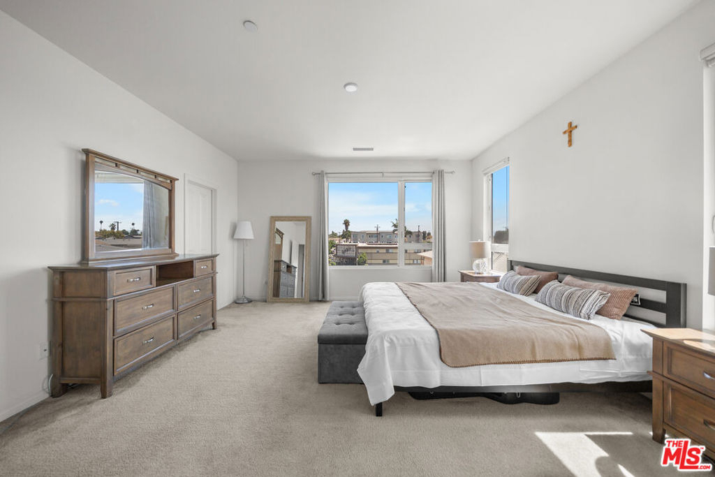 10712 Parrot Avenue - Photo 2