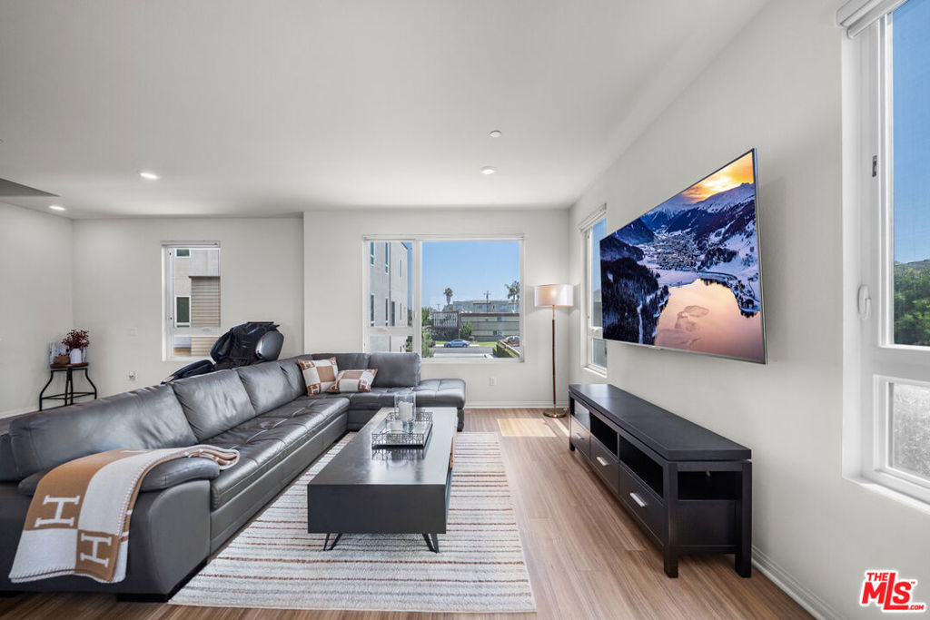 10712 Parrot Avenue - Photo 13