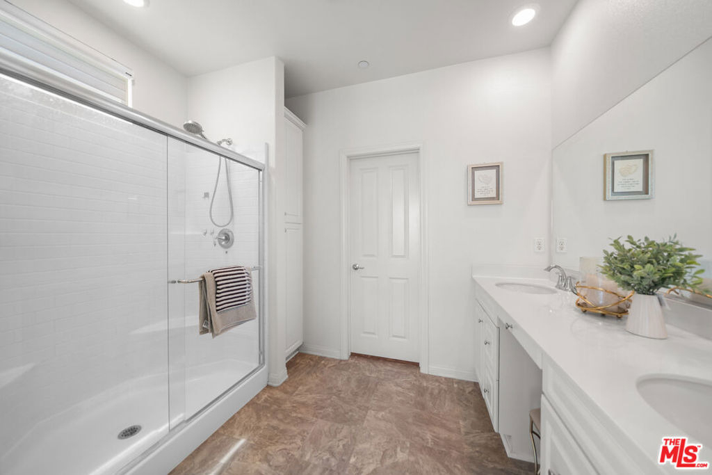 10712 Parrot Avenue - Photo 5