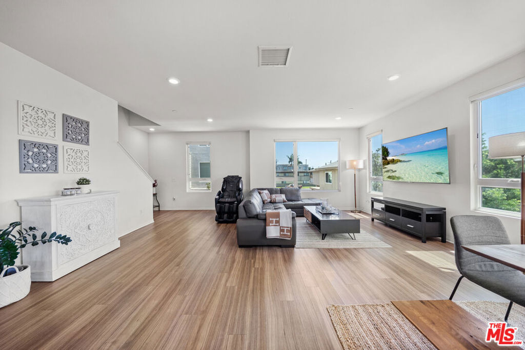 10712 Parrot Avenue - Photo 11
