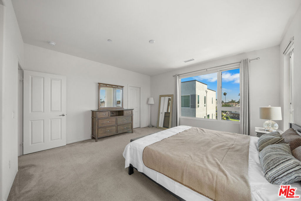 10712 Parrot Avenue - Photo 3