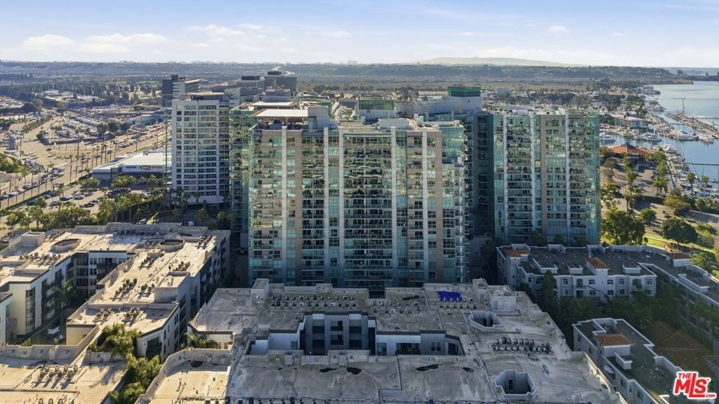 13700 Marina Pointe Drive - Photo 72