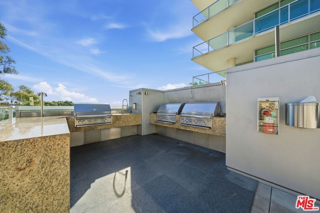 13700 Marina Pointe Drive - Photo 46