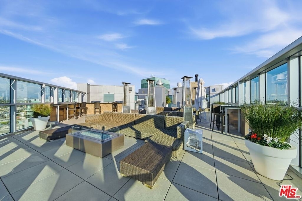 13700 Marina Pointe Drive - Photo 55