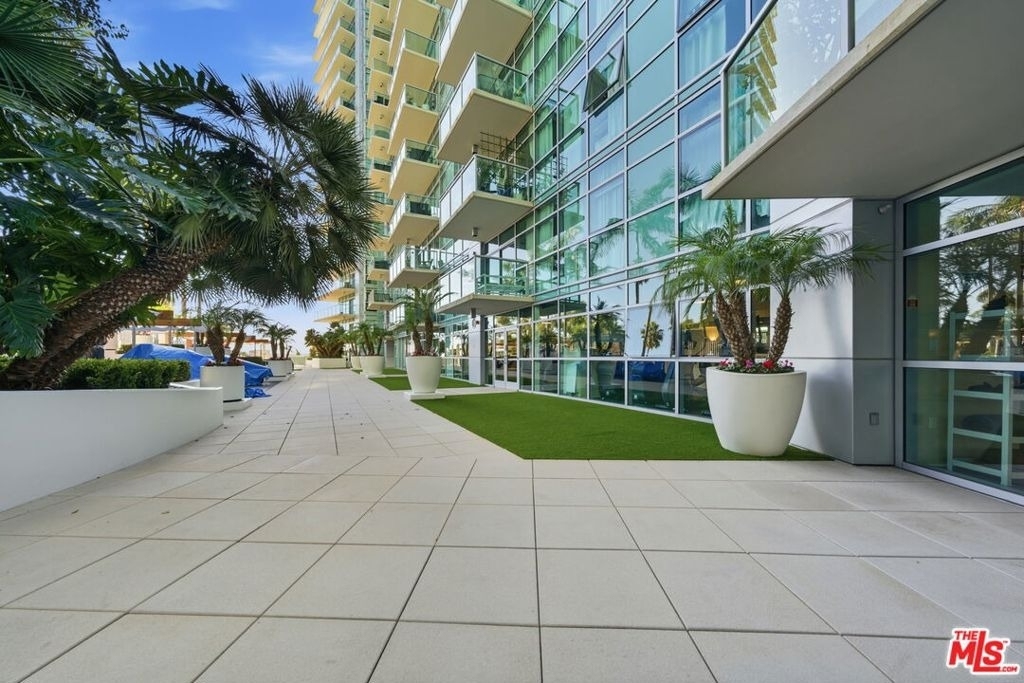 13700 Marina Pointe Drive - Photo 34