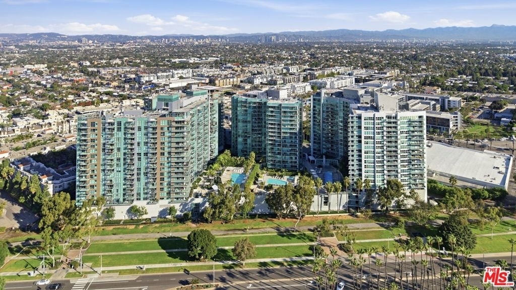 13700 Marina Pointe Drive - Photo 69