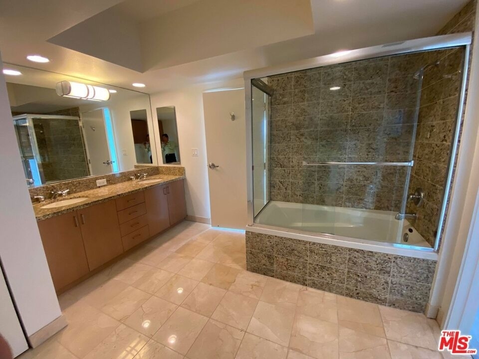 13700 Marina Pointe Drive - Photo 15