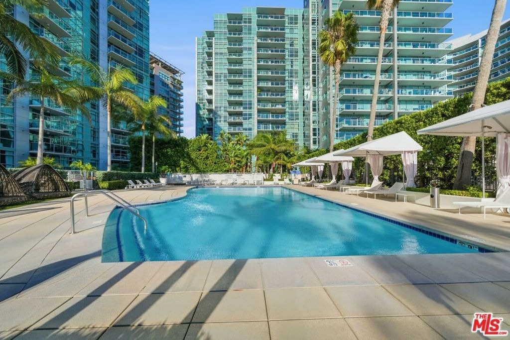 13700 Marina Pointe Drive - Photo 40